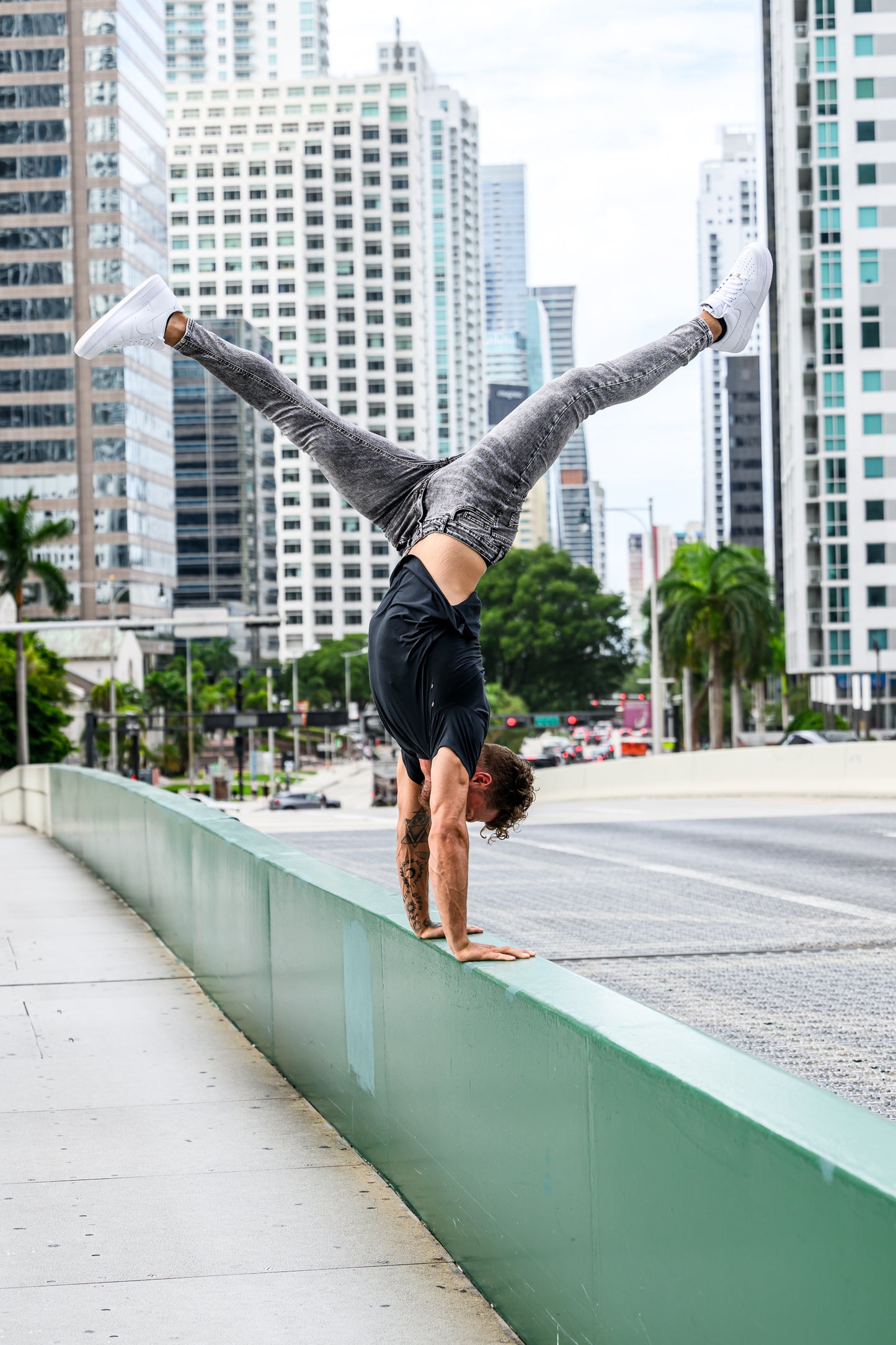 Lifestyle Bundle - Jeans + Hoodie