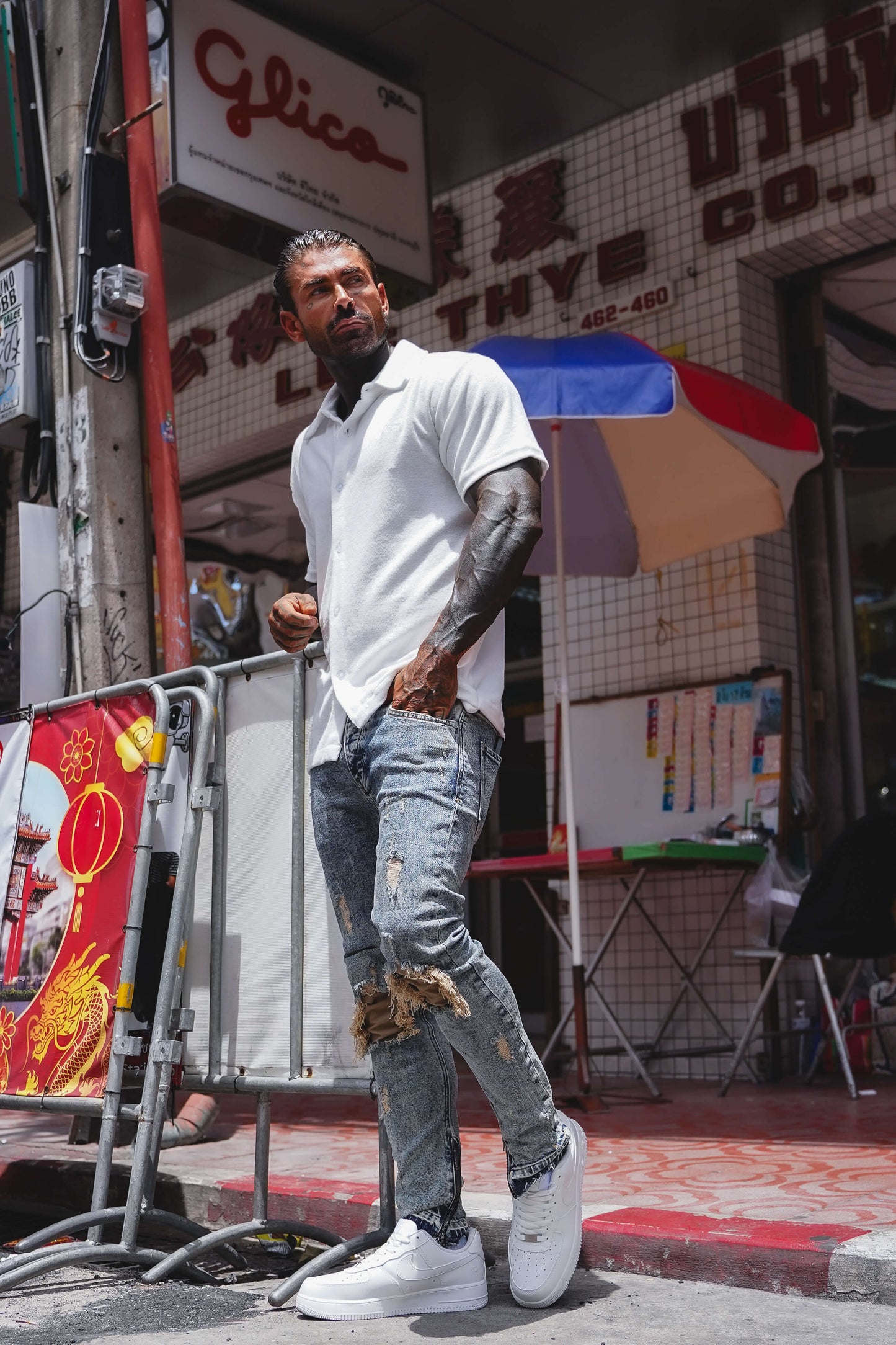THE NOIZY RIPPED JEANS